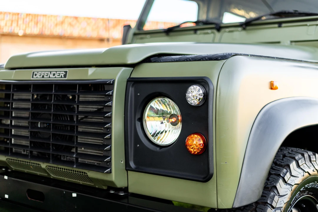 1996 Land Rover Defender 110 - Image 19 of 31