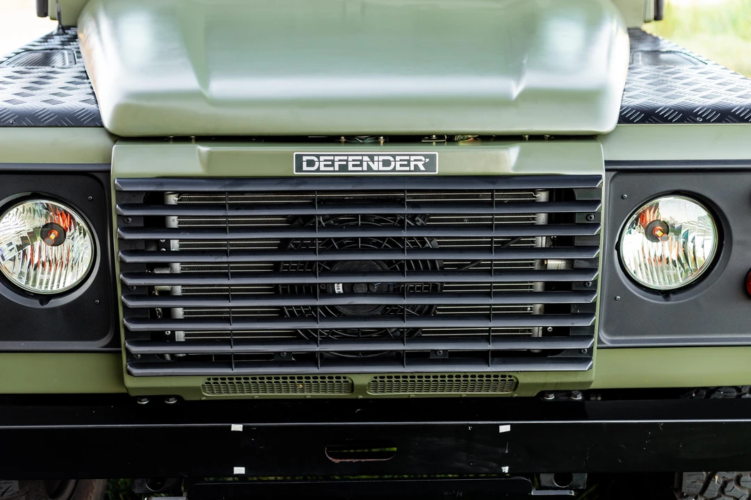 1996 Land Rover Defender 110 - Image 16 of 31