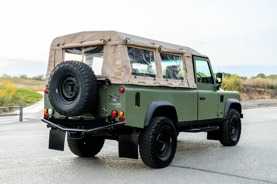 1996 Land Rover Defender 110 - Image 10 of 31