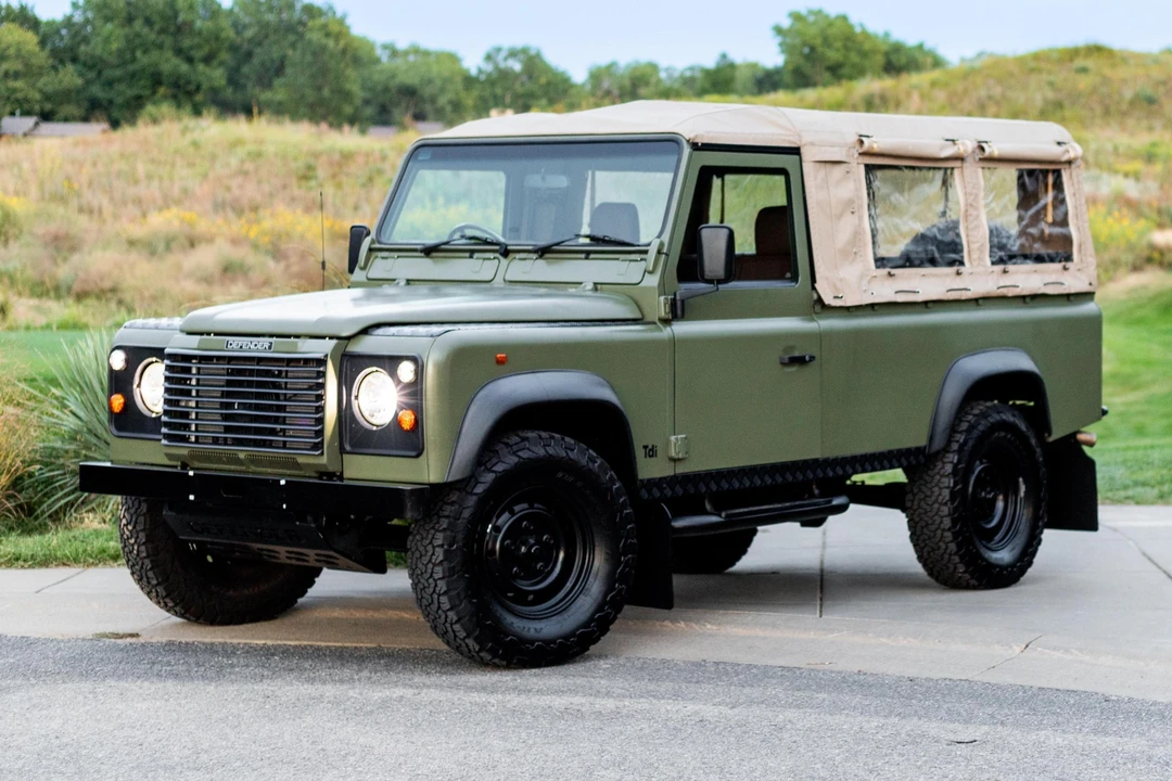 1996 Land Rover Defender 110 - Image 8 of 31