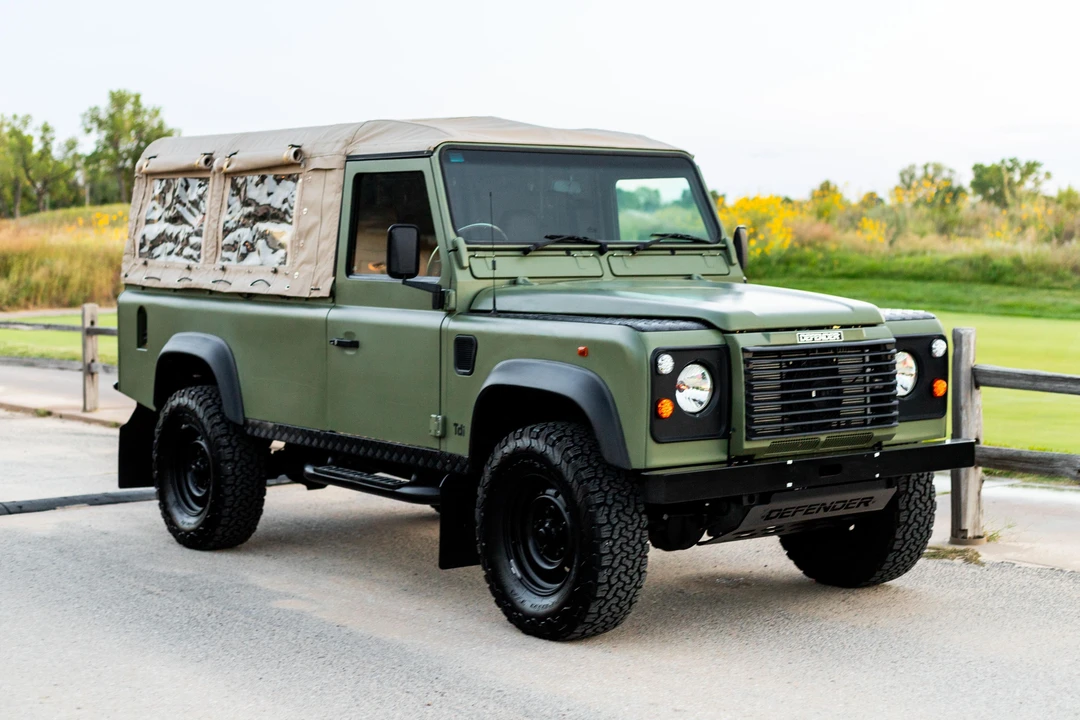 1996 Land Rover Defender 110 - Image 11 of 31