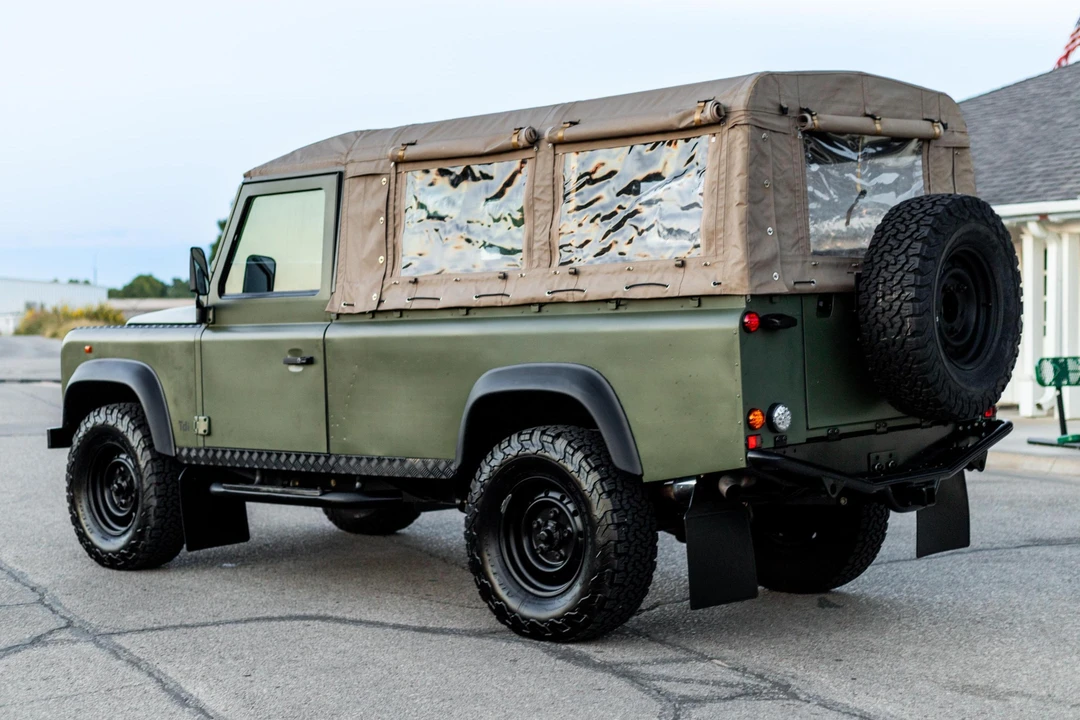 1996 Land Rover Defender 110 - Image 4 of 31