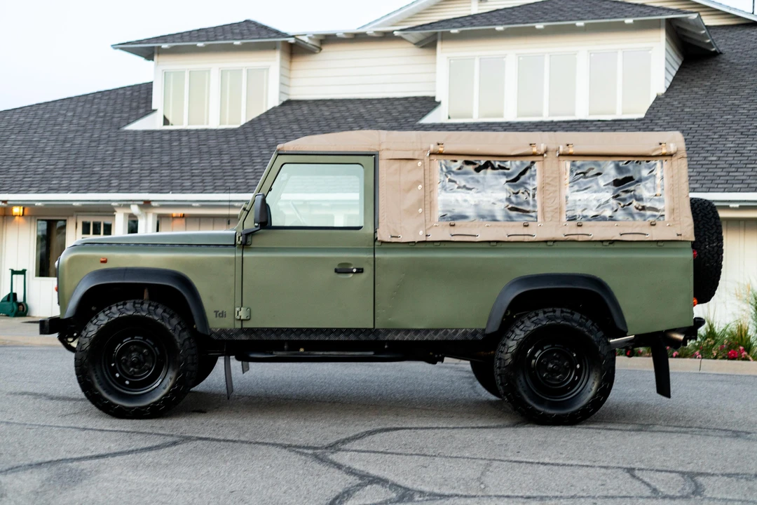 1996 Land Rover Defender 110 - Image 9 of 31