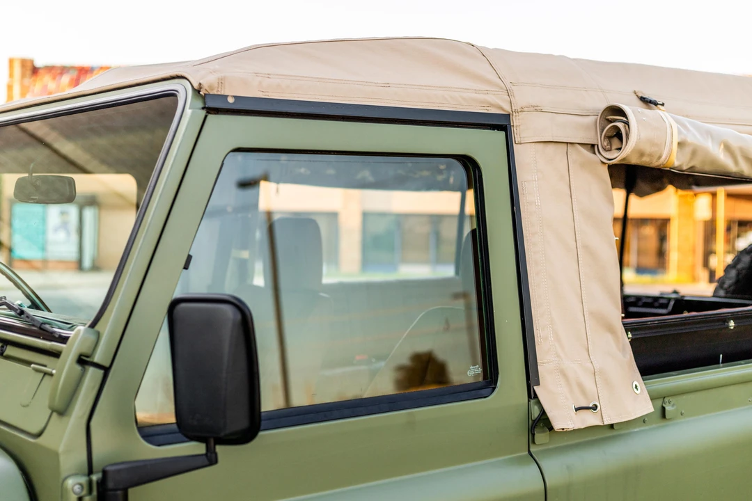1996 Land Rover Defender 110 - Image 20 of 31