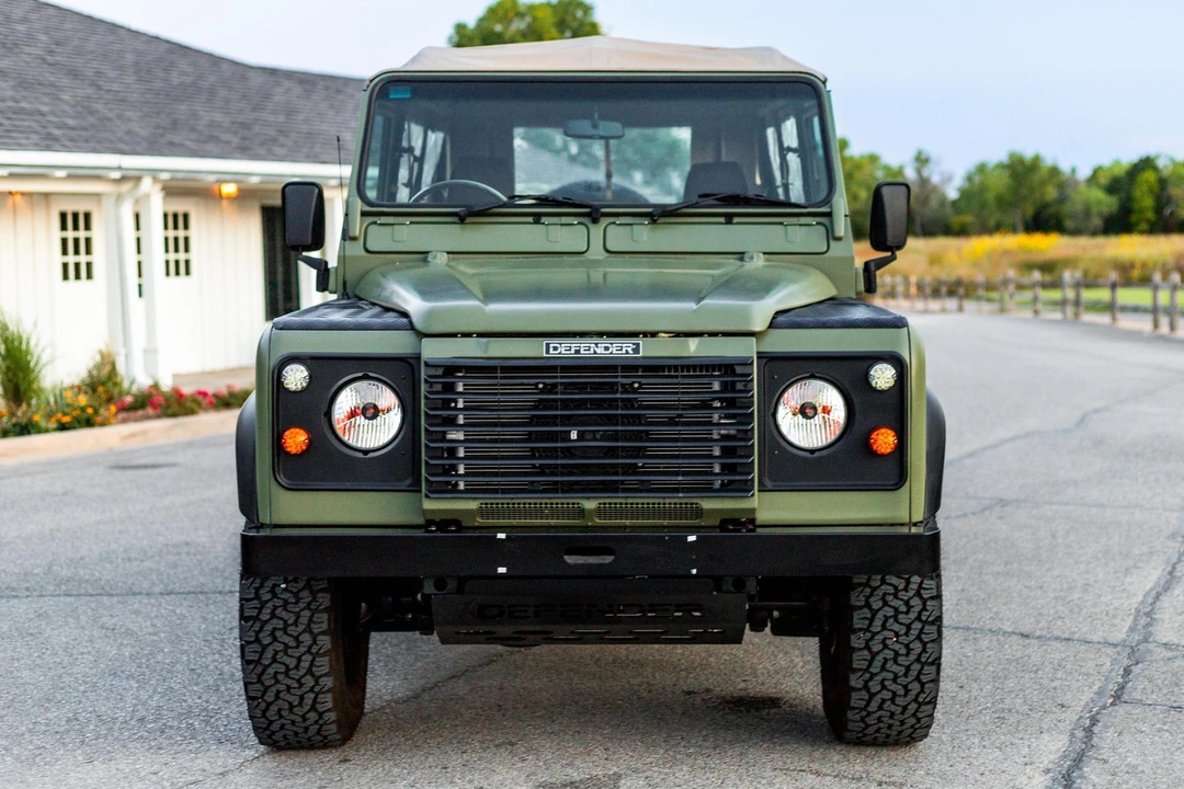 1996 Land Rover Defender 110 - Image 2 of 31