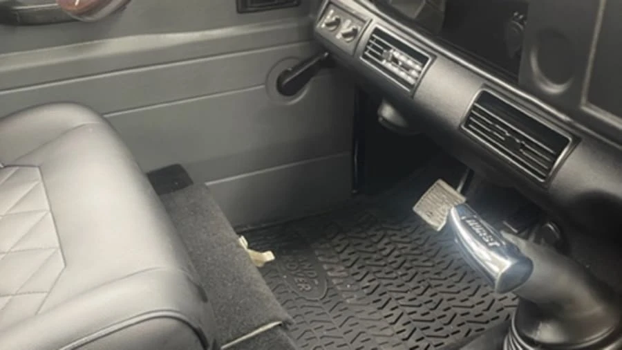 1996 Land Rover Defender 110 - Image 4 of 21
