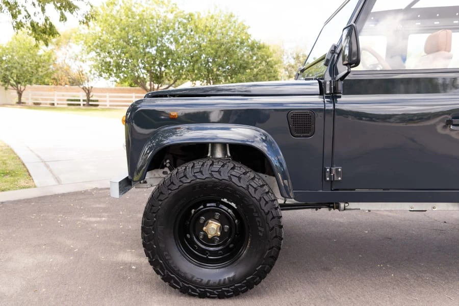 1996 Land Rover Defender 110 - Image 9 of 31