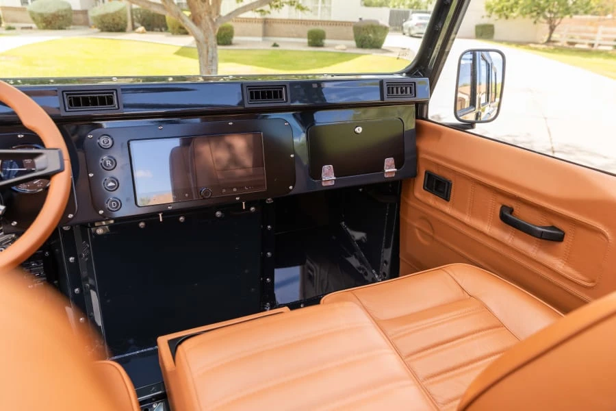 1996 Land Rover Defender 110 - Image 23 of 31