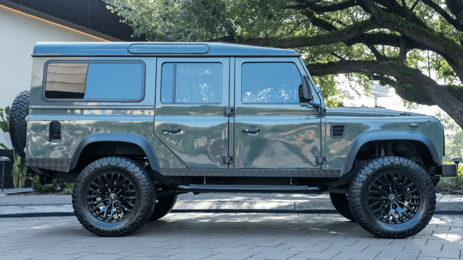 1996 Land Rover Defender 110 - Image 7 of 31