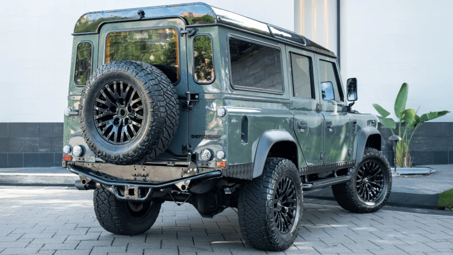 1996 Land Rover Defender 110 - Image 3 of 31