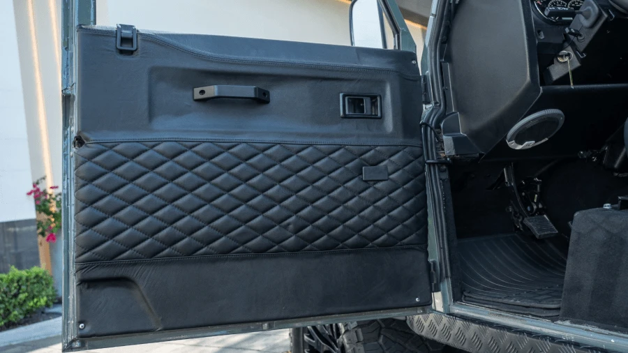 1996 Land Rover Defender 110 - Image 16 of 31