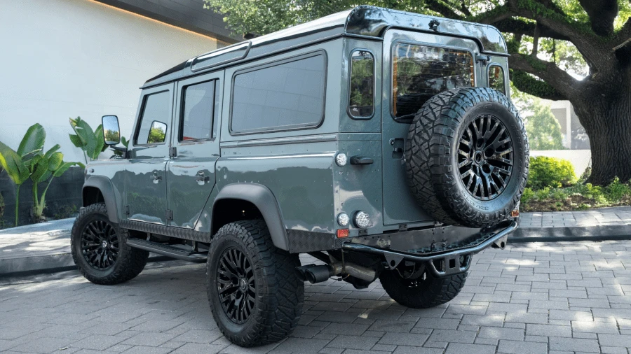 1996 Land Rover Defender 110 - Image 9 of 31