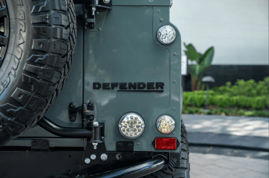 1996 Land Rover Defender 110 - Image 11 of 31