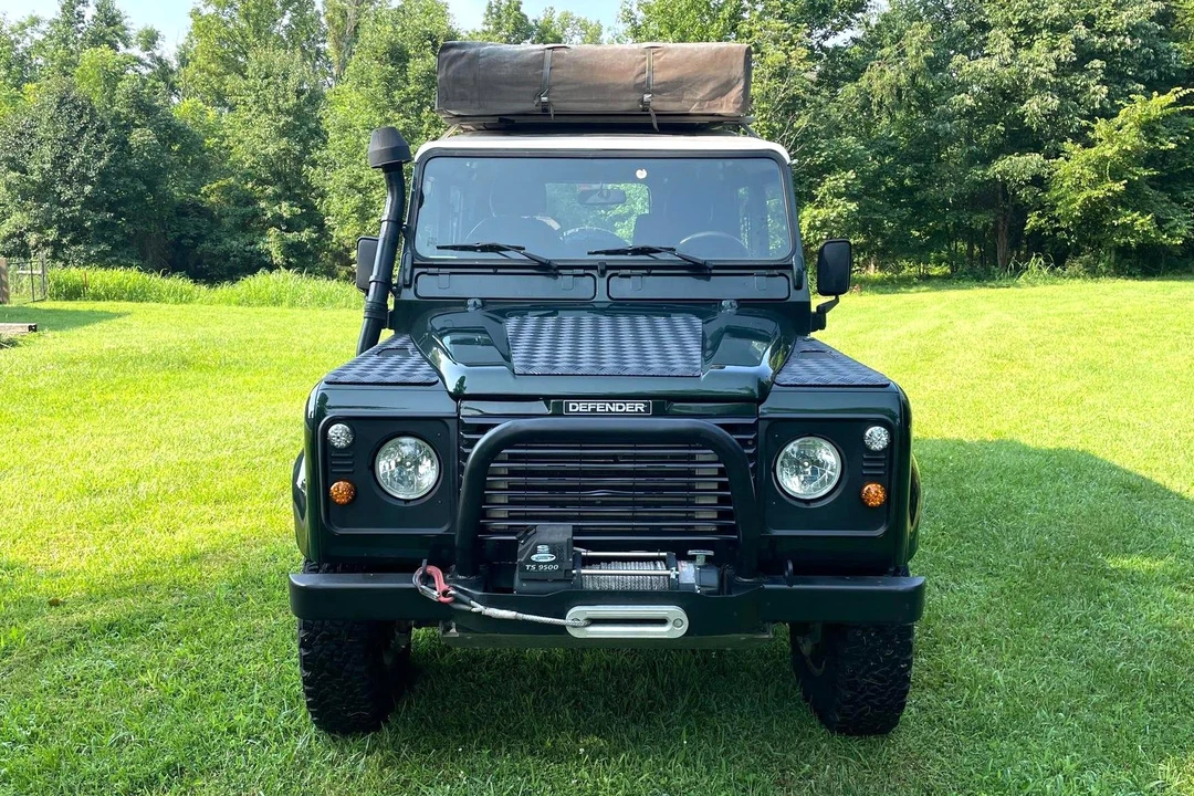 1996 Land Rover Defender 110 - Image 2 of 31