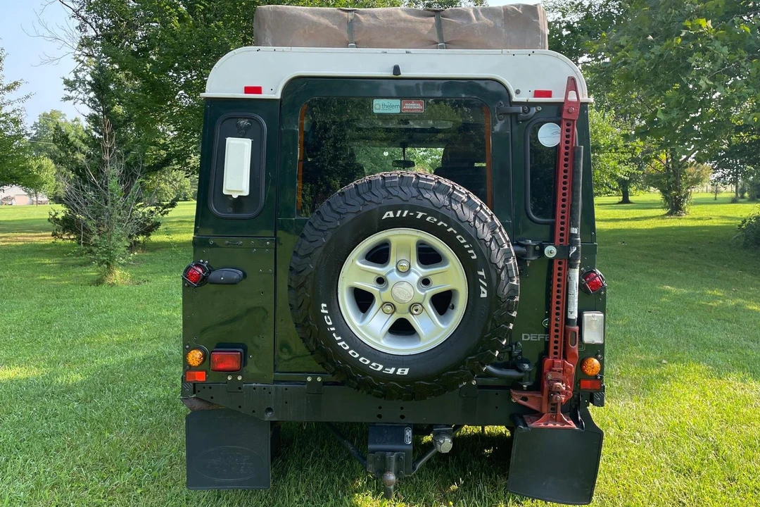 1996 Land Rover Defender 110 - Image 5 of 31