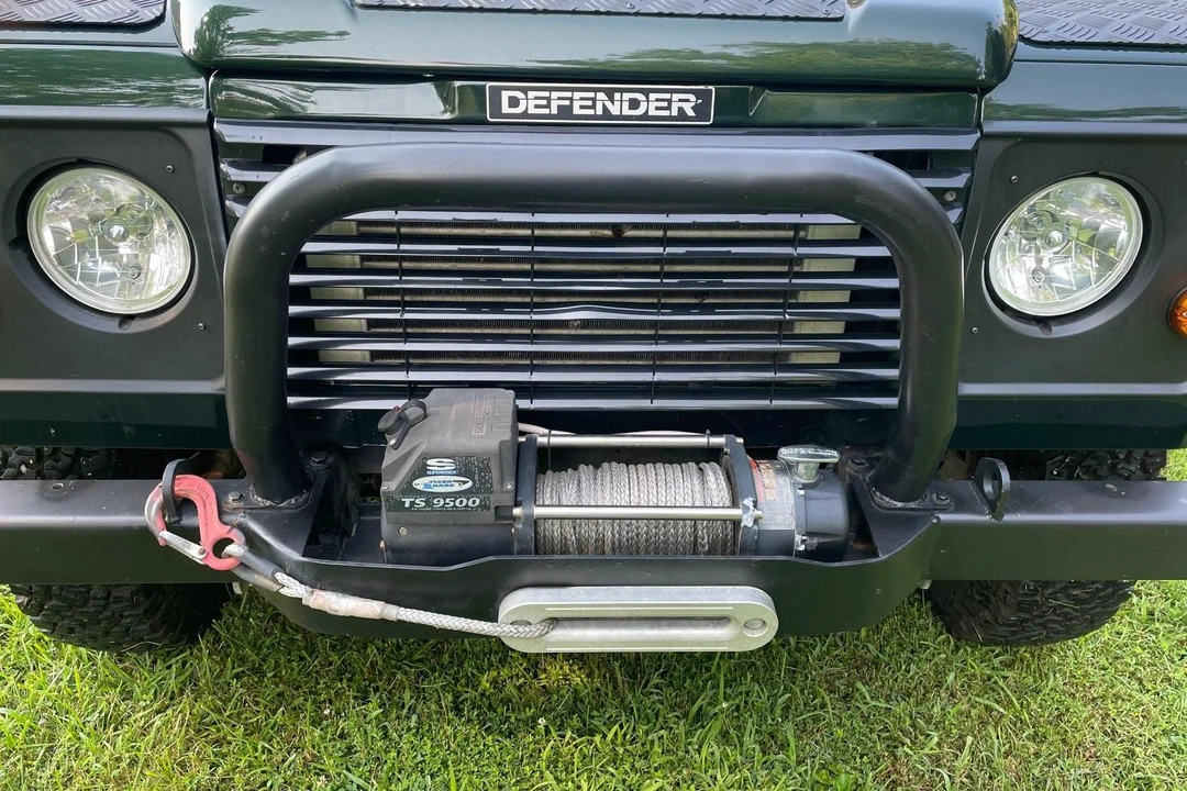 1996 Land Rover Defender 110 - Image 6 of 31