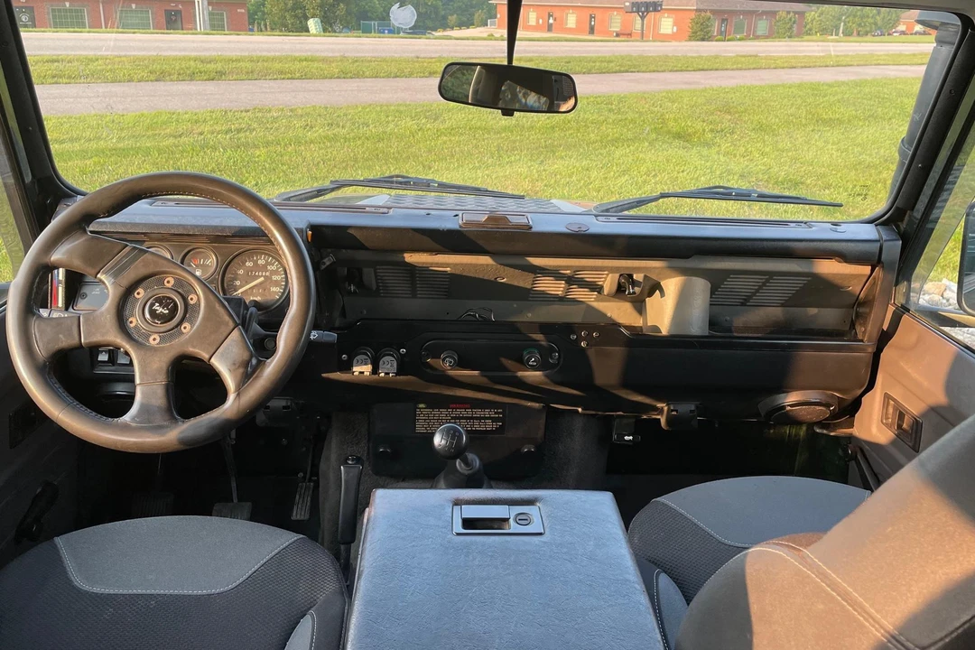 1996 Land Rover Defender 110 - Image 29 of 31