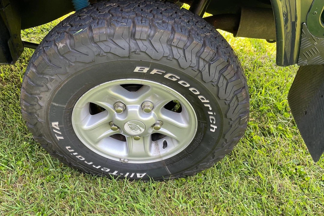 1996 Land Rover Defender 110 - Image 24 of 31