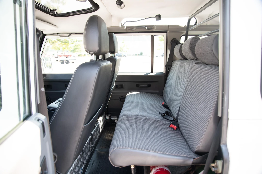 1996 Land Rover Defender 110 - Image 31 of 31
