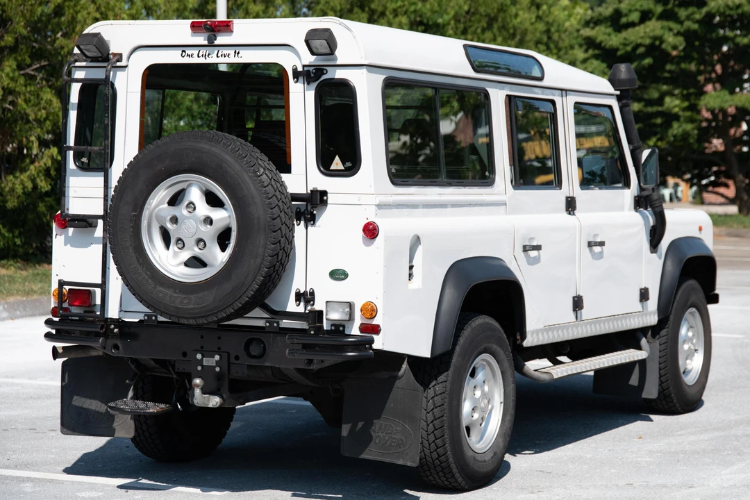 1996 Land Rover Defender 110 - Image 4 of 31