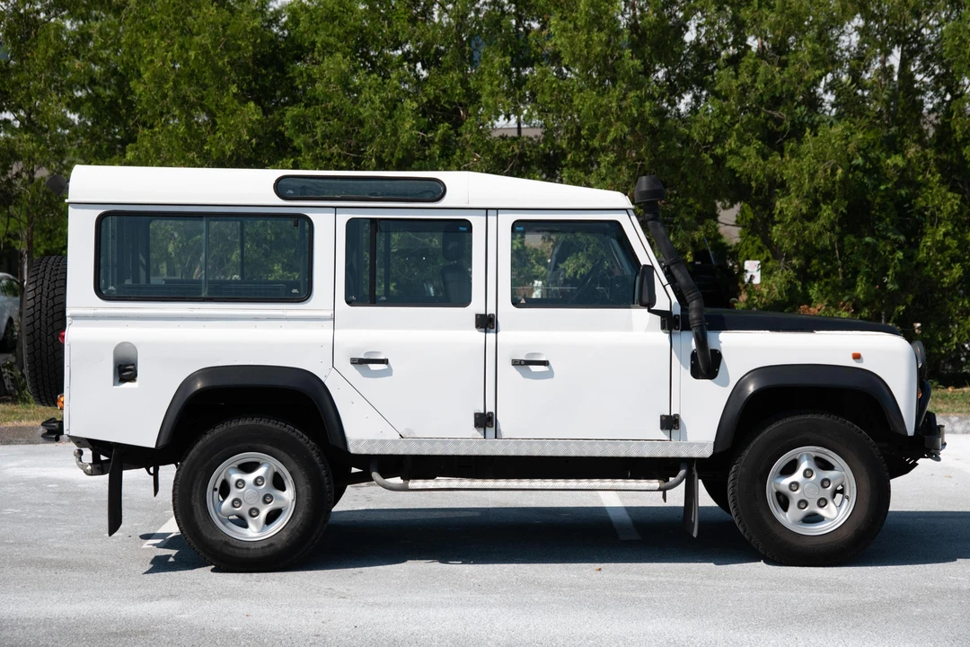 1996 Land Rover Defender 110 - Image 3 of 31