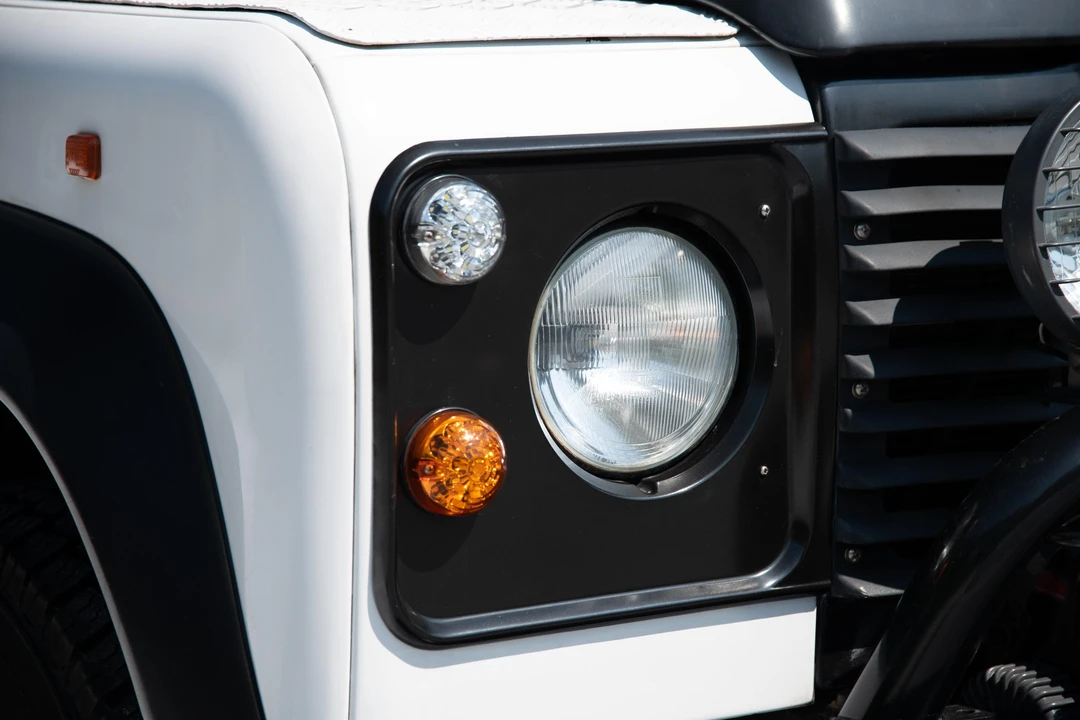 1996 Land Rover Defender 110 - Image 16 of 31