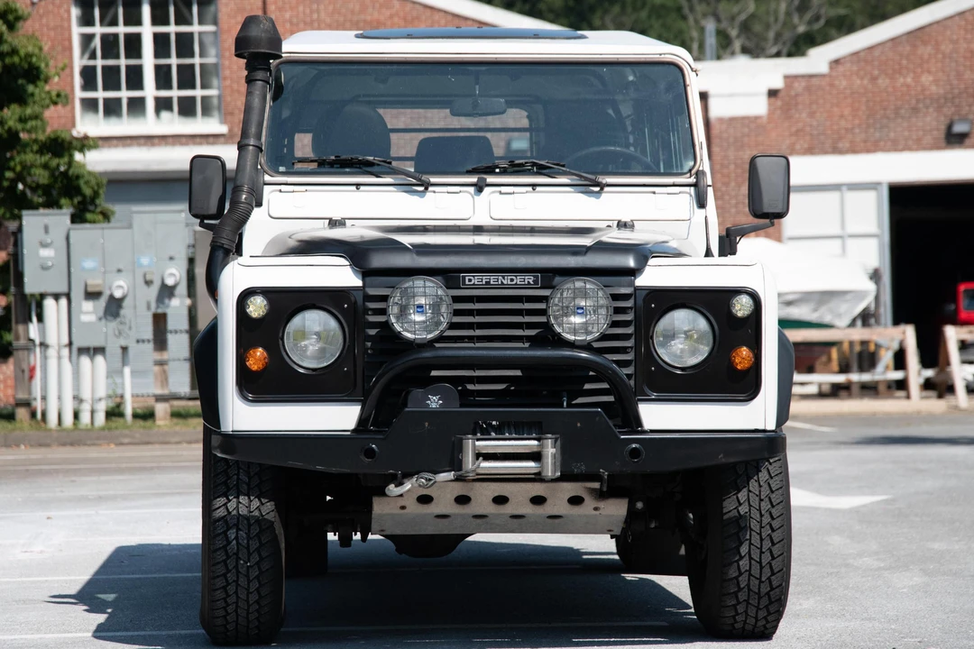 1996 Land Rover Defender 110 - Image 2 of 31