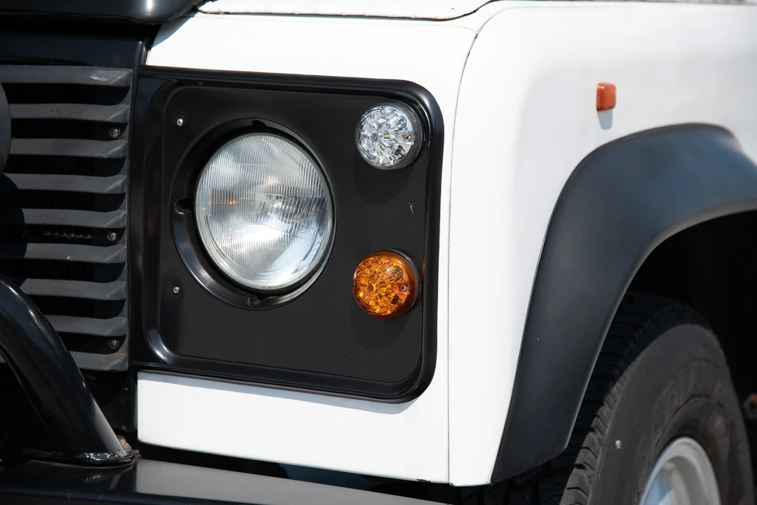 1996 Land Rover Defender 110 - Image 17 of 31