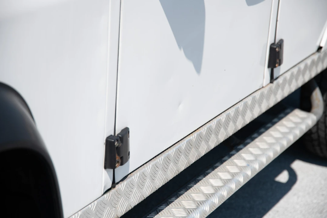 1996 Land Rover Defender 110 - Image 19 of 31