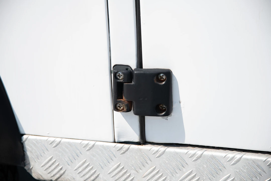1996 Land Rover Defender 110 - Image 25 of 31