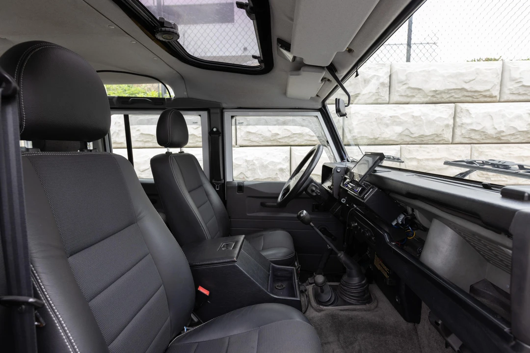 1996 Land Rover Defender 110 - Image 30 of 31