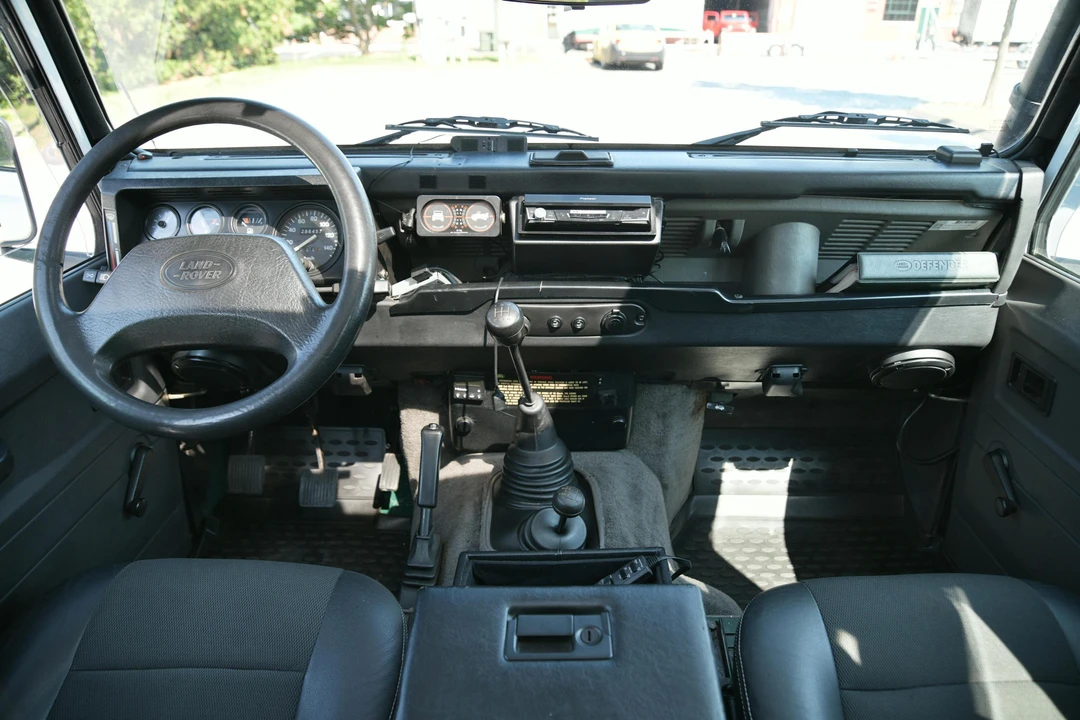 1996 Land Rover Defender 110 - Image 29 of 31