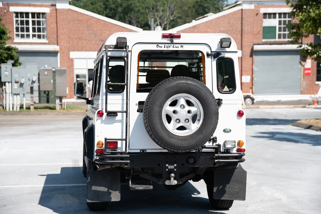 1996 Land Rover Defender 110 - Image 9 of 31