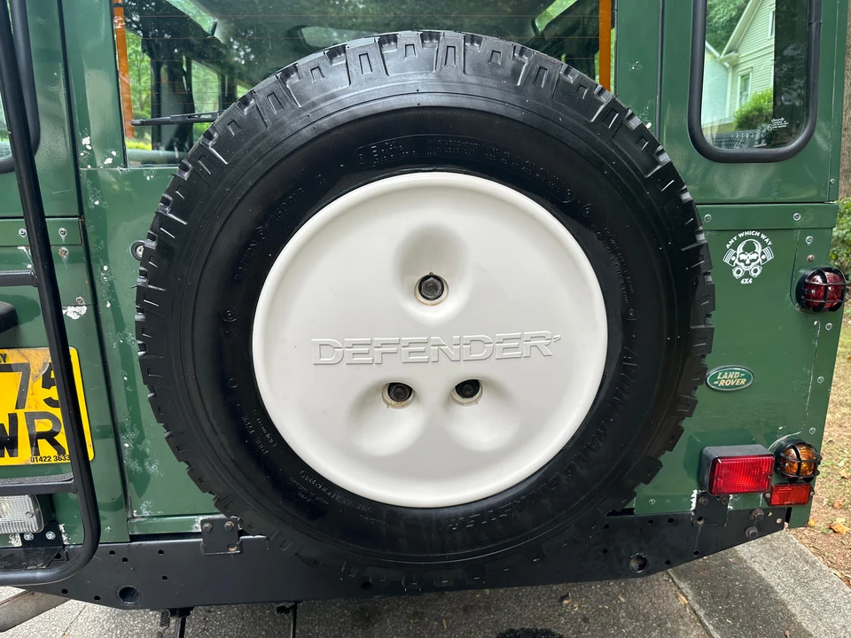 1996 Land Rover Defender 110 - Image 11 of 14