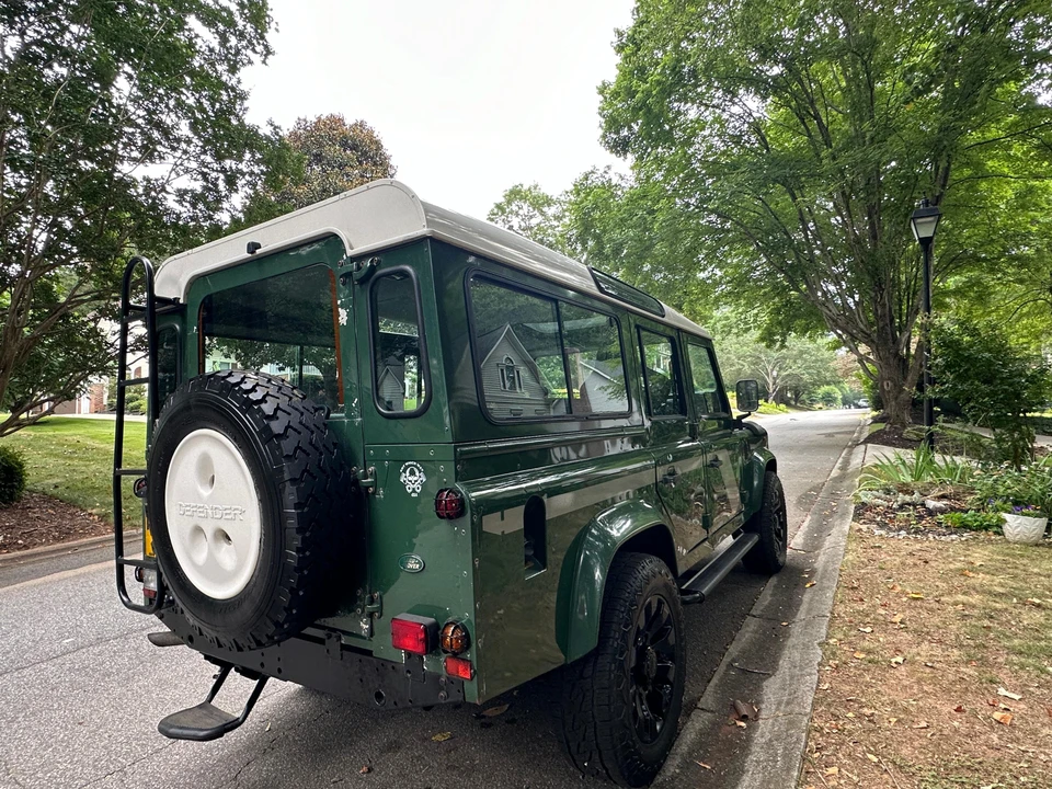 1996 Land Rover Defender 110 - Image 9 of 14
