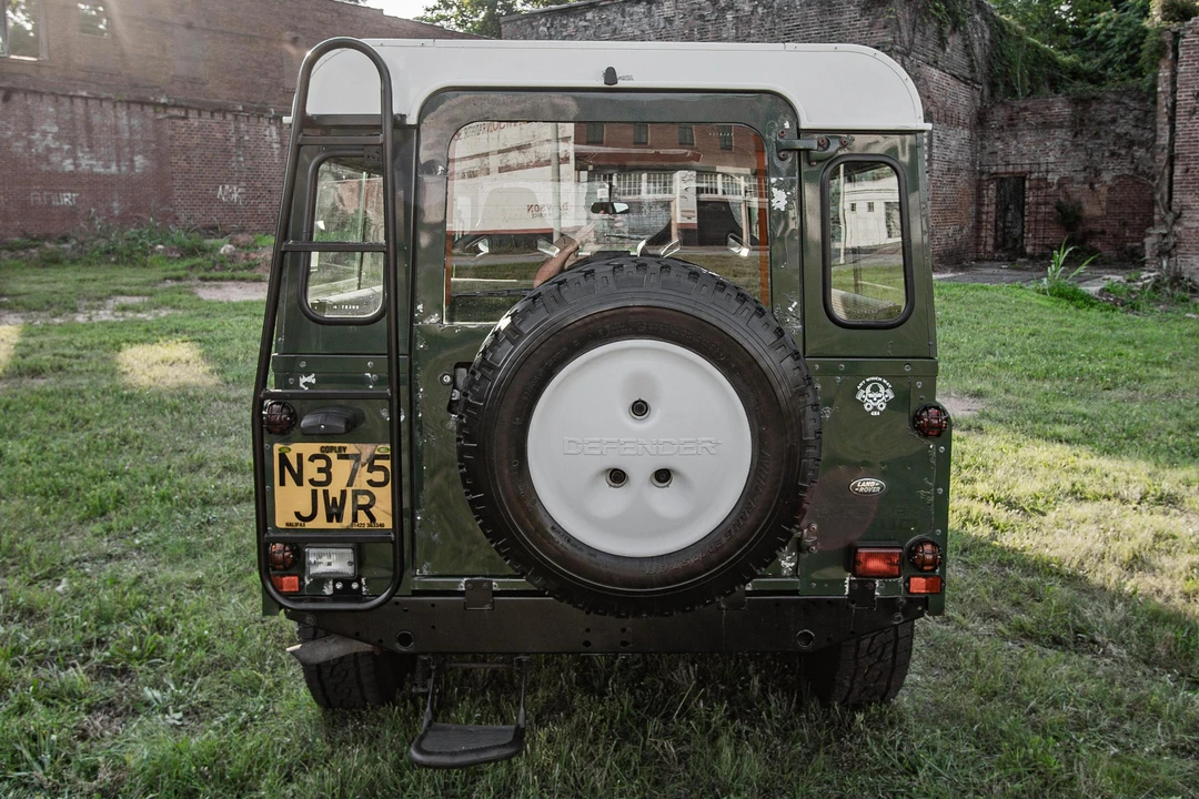 1996 Land Rover Defender 110 - Image 5 of 14
