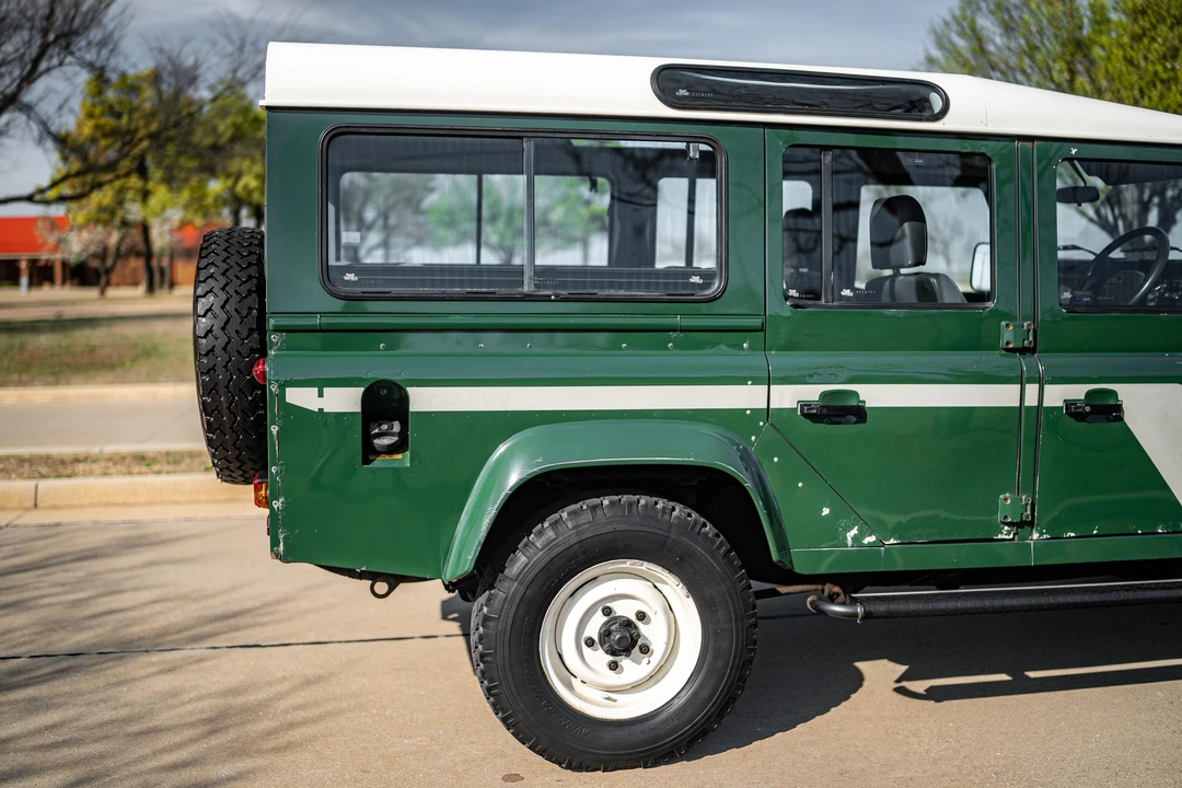 1996 Land Rover Defender 110 - Image 14 of 31