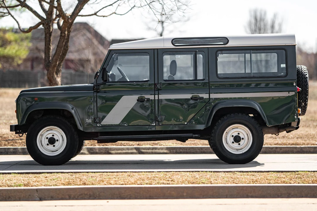 1996 Land Rover Defender 110 - Image 3 of 31