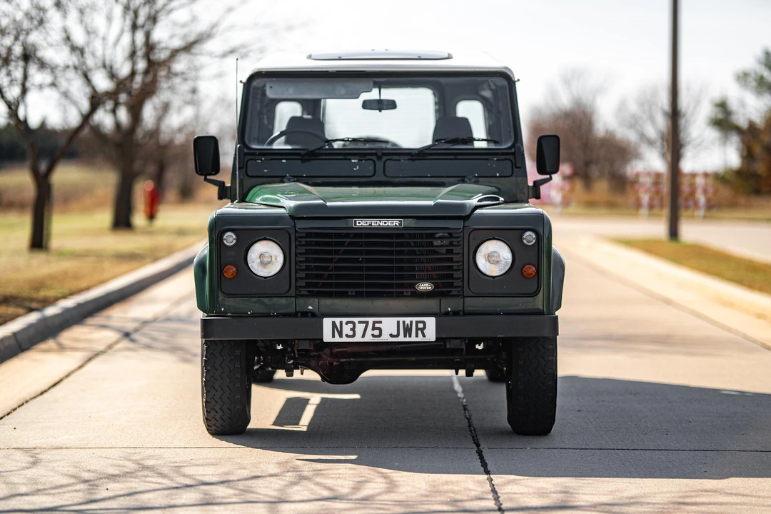 1996 Land Rover Defender 110 - Image 6 of 31