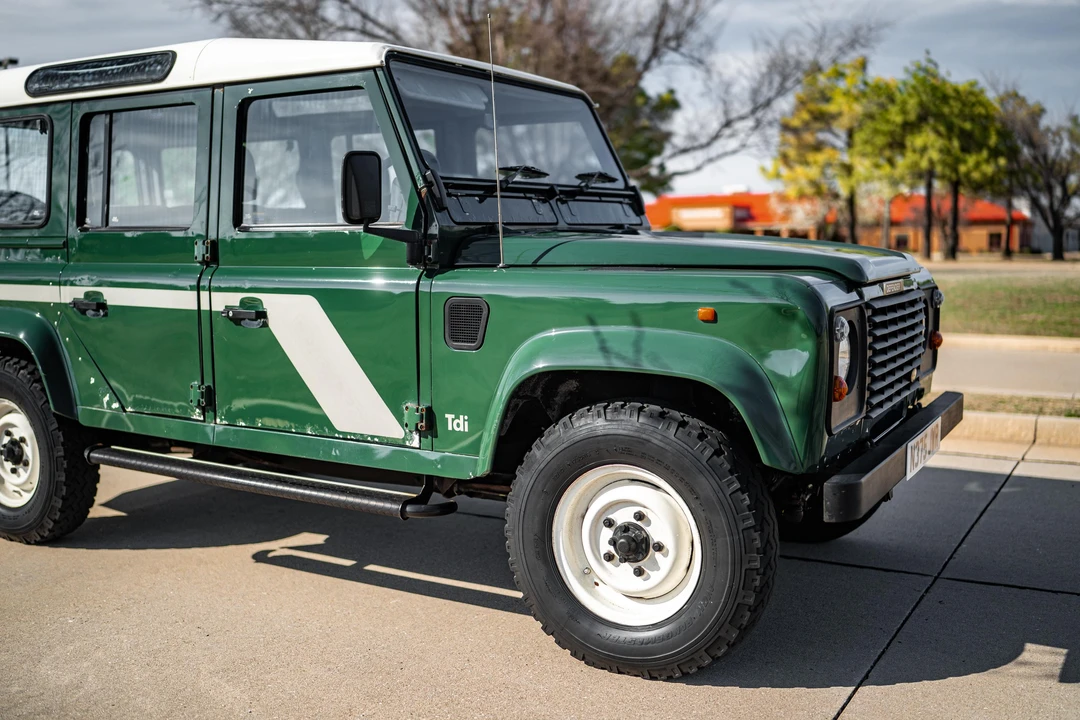 1996 Land Rover Defender 110 - Image 16 of 31