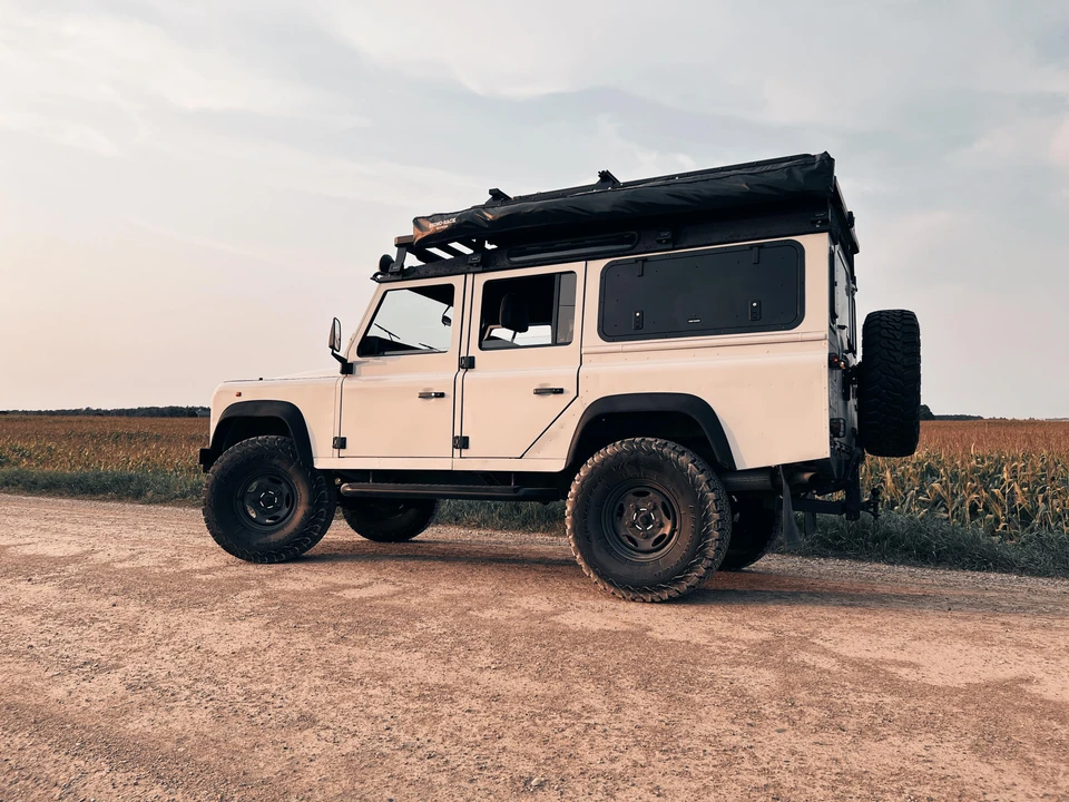1996 Land Rover Defender 110 - Image 9 of 28