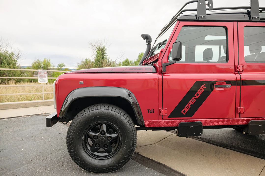 1996 Land Rover Defender 110 - Image 11 of 31