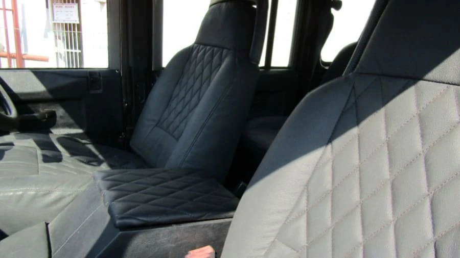 1996 Land Rover Defender 110 - Image 4 of 18