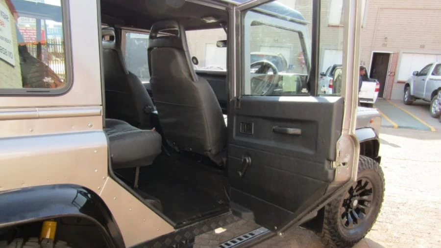 1996 Land Rover Defender 110 - Image 9 of 18