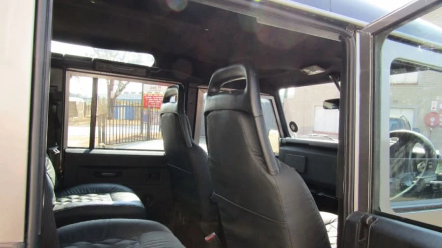 1996 Land Rover Defender 110 - Image 10 of 18
