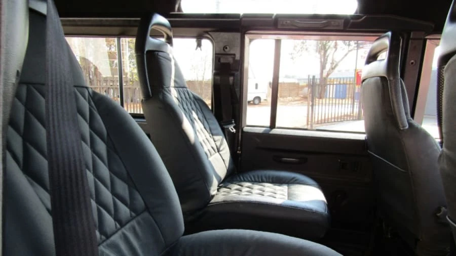 1996 Land Rover Defender 110 - Image 11 of 18