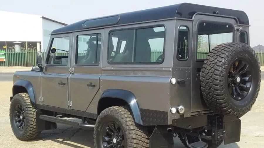 1996 Land Rover Defender 110 - Image 3 of 18