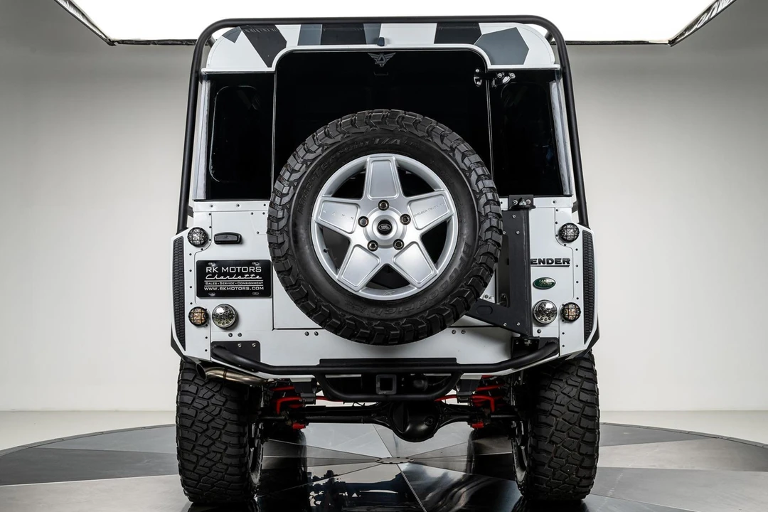 1996 Land Rover Defender 110 - Image 5 of 17