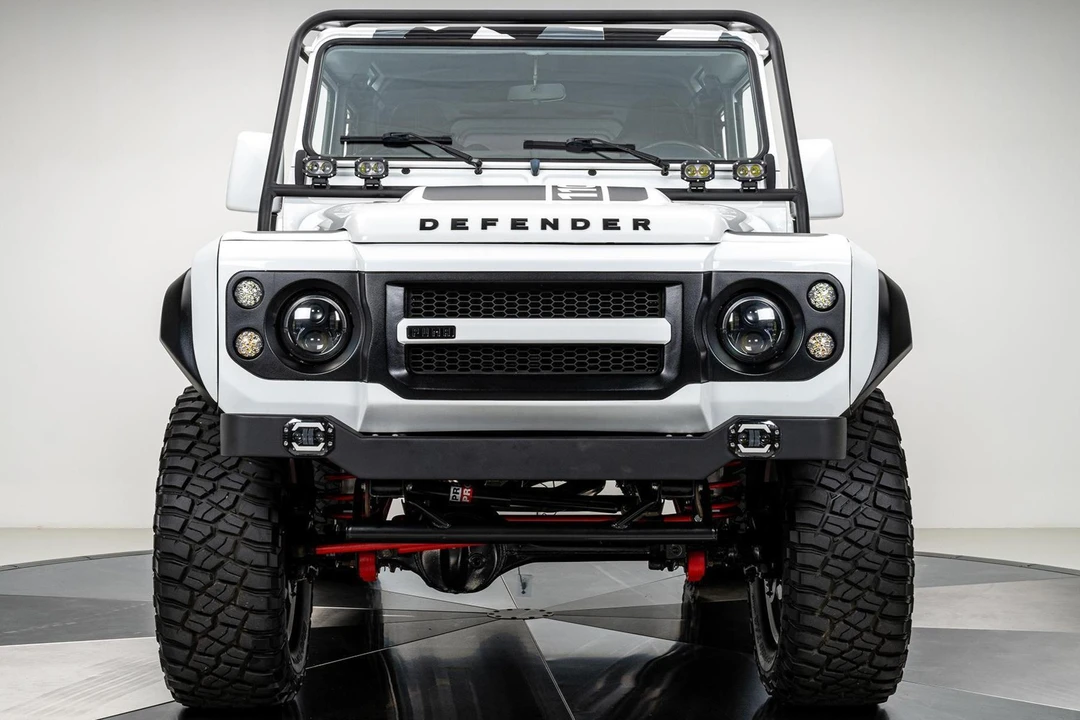 1996 Land Rover Defender 110 - Image 2 of 17