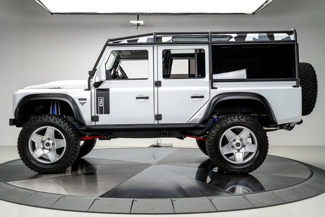 1996 Land Rover Defender 110 - Image 6 of 17